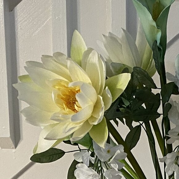 White & Green Flowers - Picture 3 of 6